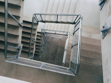 Reinigung eines Treppengeländers